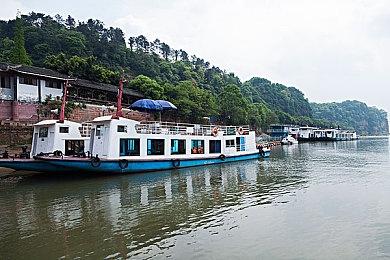 手绘风格指向点击恐怖冒险游戏《燃獄花》Steam页面 年内发售